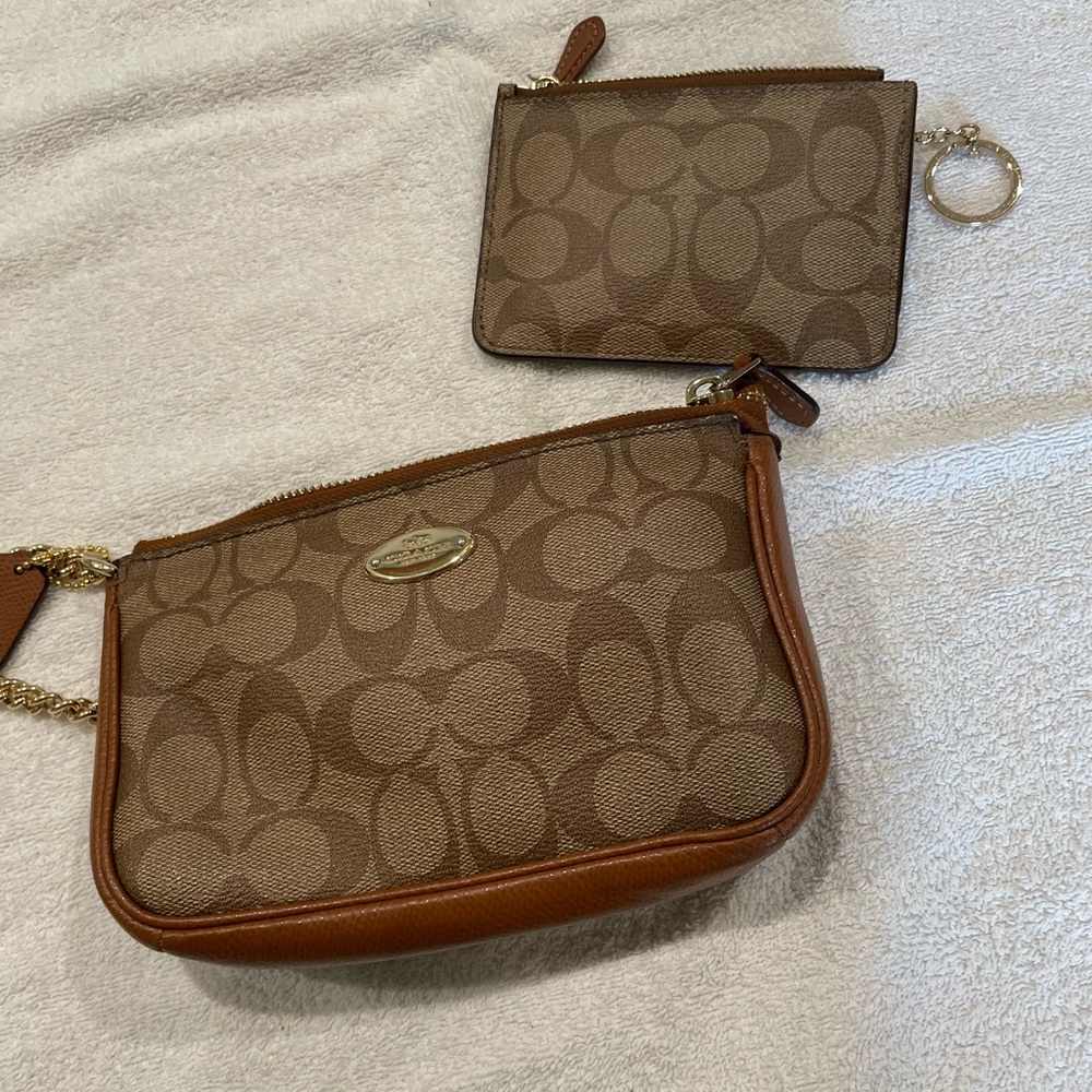 Wristlet and small insert